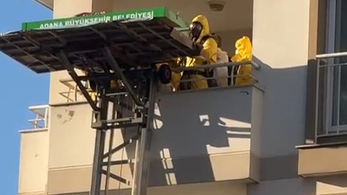 Adana'da sır ölüm: Cenaze asansörlü araçla indirildi