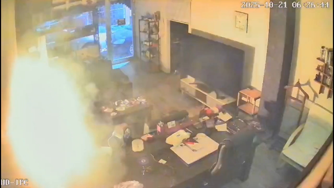 Şarjda bırakılan matkap bataryası dükkanı yaktı