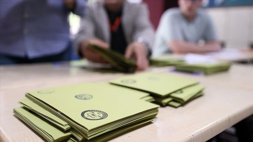 Yeni anketin kaybedeni 3 parti oldu!