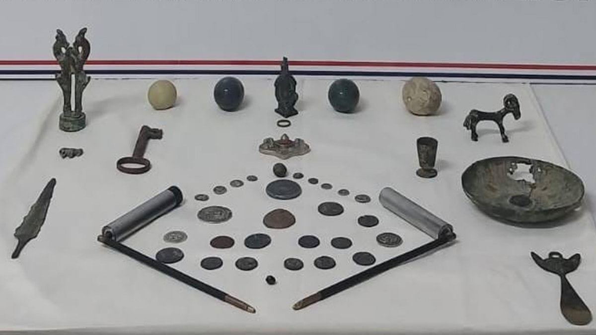 Muş'ta 25 sikke ve 18 obje ele geçirildi