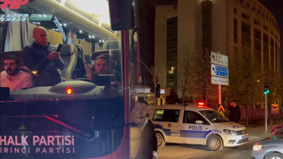 Çağlayan'da gerginlik: CHP'nin araçları alana sokulmuyor