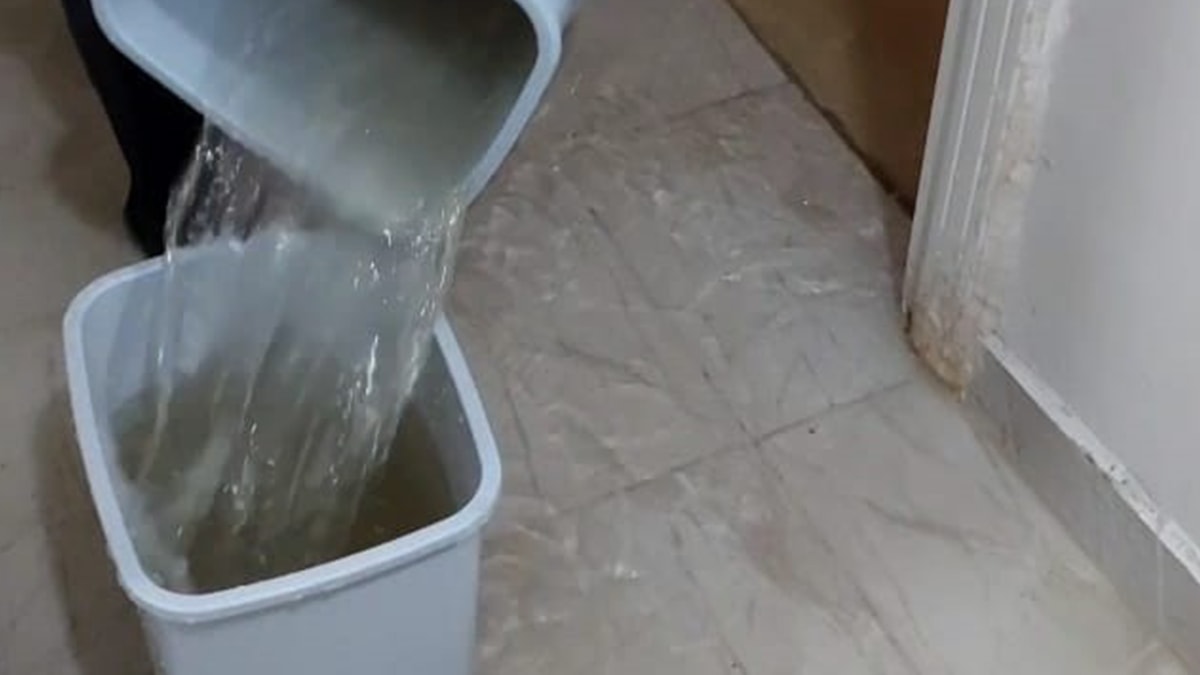 Fatih'te zemin kattaki daireleri su bastı