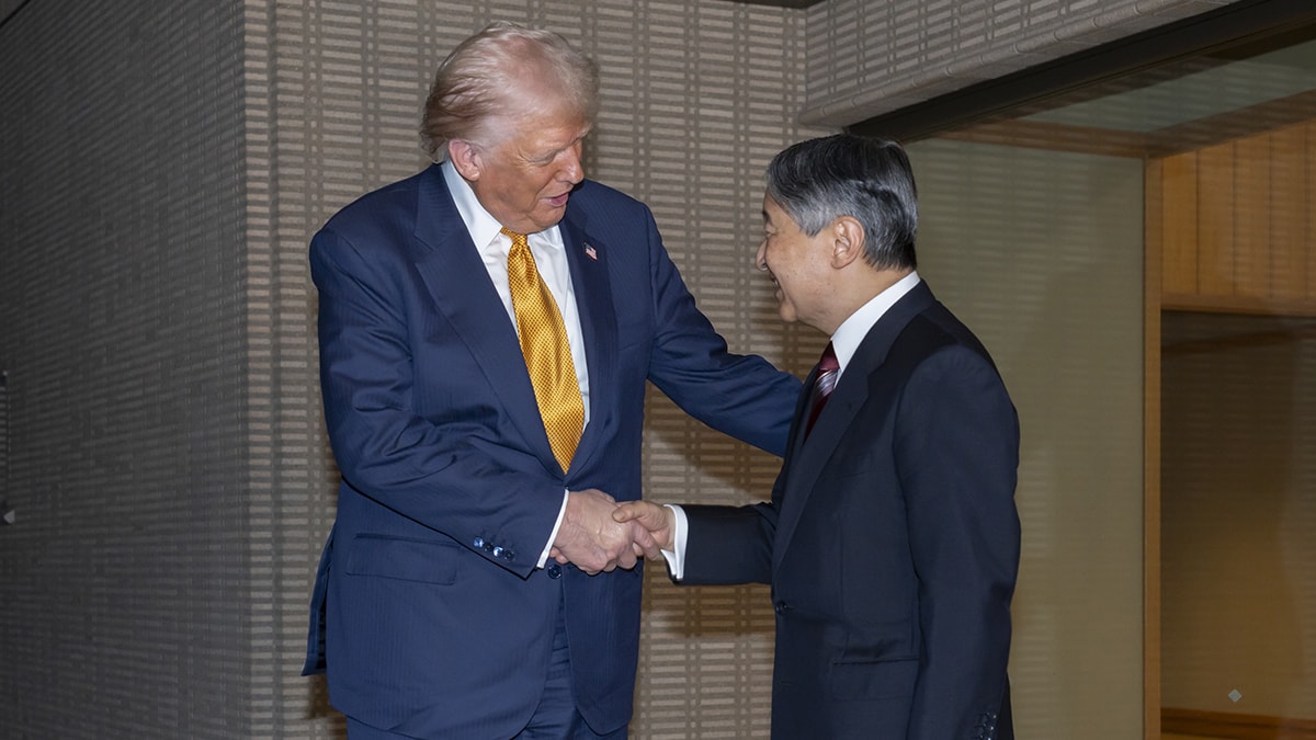 Japonya, Trump'ın ellemesini konuşuyor!