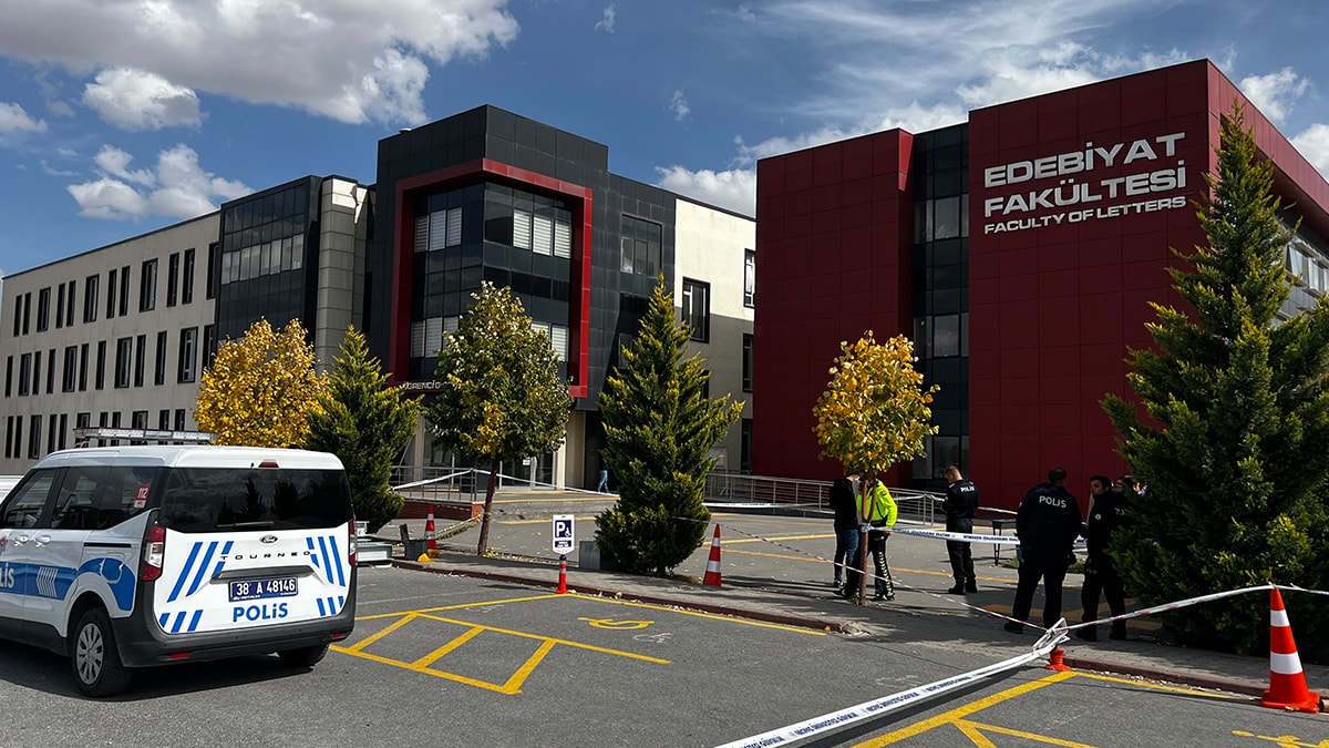 Üniversitede kan aktı! Pompalı tüfekle bastı, eski eşini öldürdü