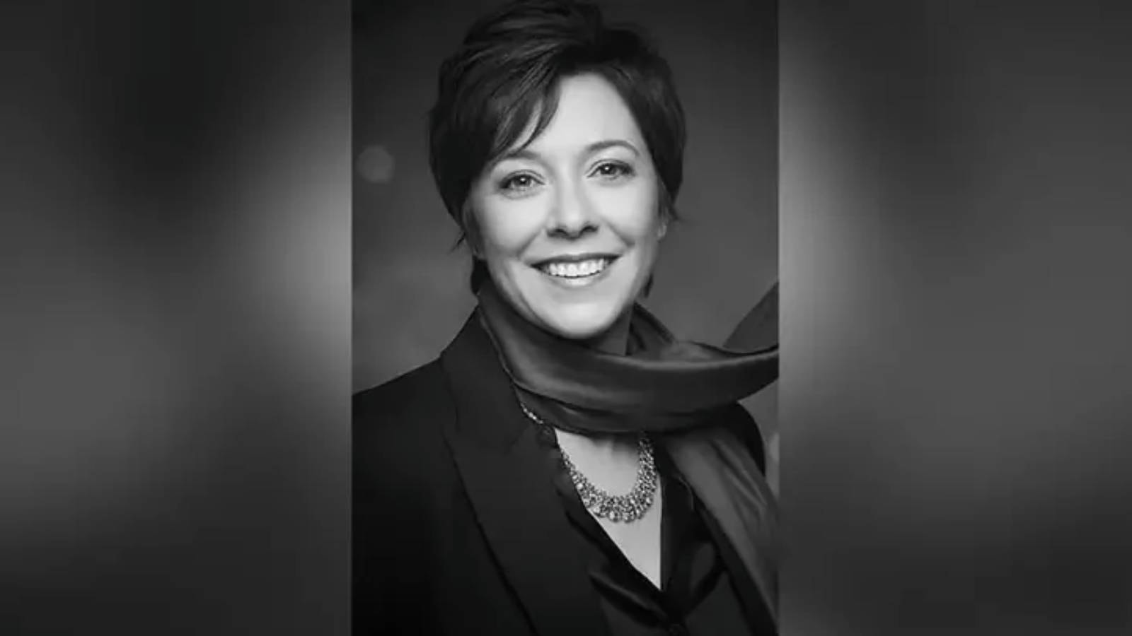 Sahte içkiden zehirlenen kadın yazar hayatını kaybetti