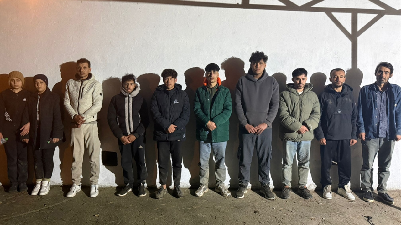 17 göçmen Avrupa'ya kaçacakken yakalandı