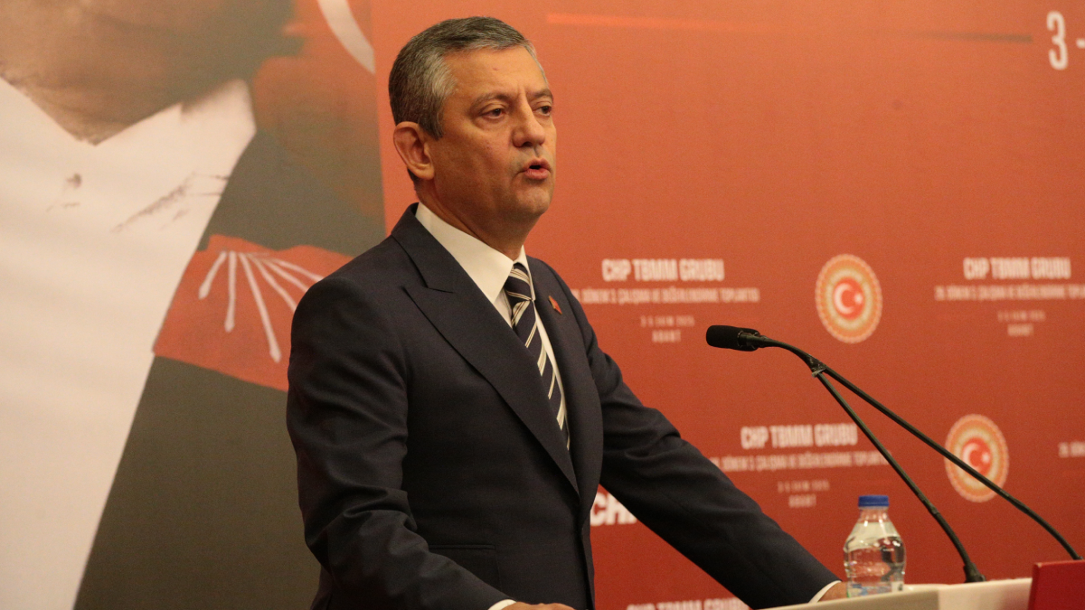 Özel'den CHP'li vekillere uyarı: 'Hazırlıklı olun, yandaş basına sızdıracaklar'