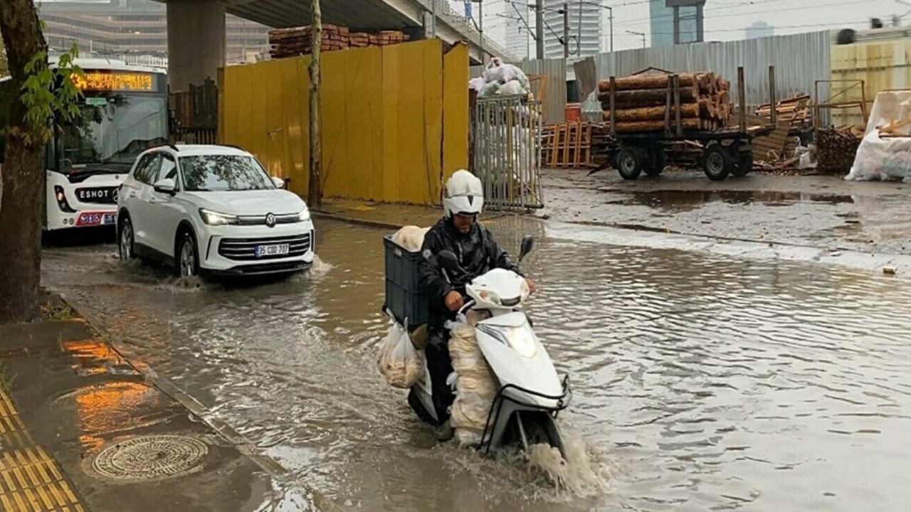 İzmir sağanak altında: En çok yağışı Dikili aldı