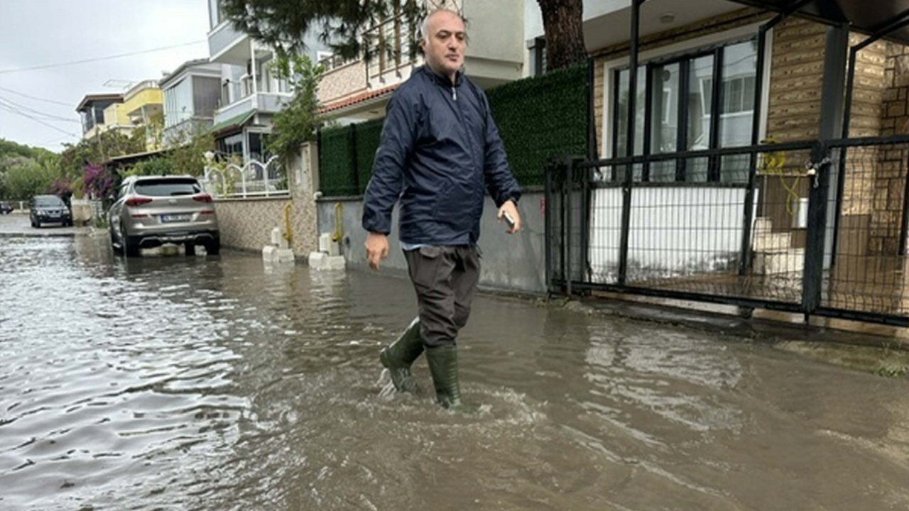 Balıkesir'de sağanak: Sokaklar göle döndü
