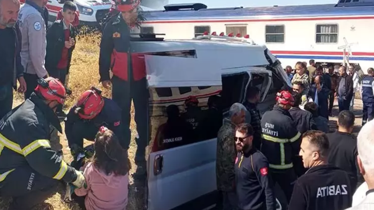 Muş'ta facia: Tren, okul servisine çarptı!