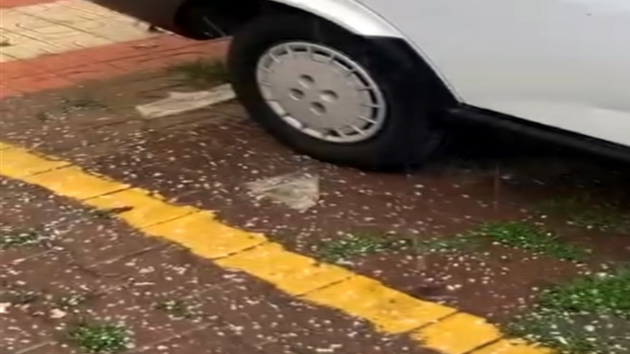 Ankara'da 2 ilçede dolu yağdı