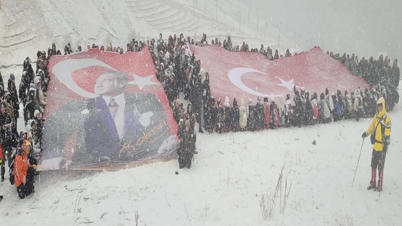 Dağcılar, Cumhuriyet tırmanışında tipiye yakalandı