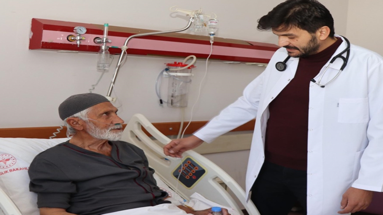 Acile getirilen hastanın kalp zarında 1 litre sıvı çıktı