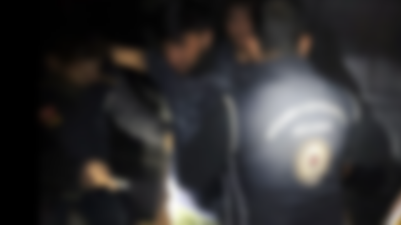 Kamyonet kasasındaki gizli bölmede 31 düzensiz göçmen yakalandı