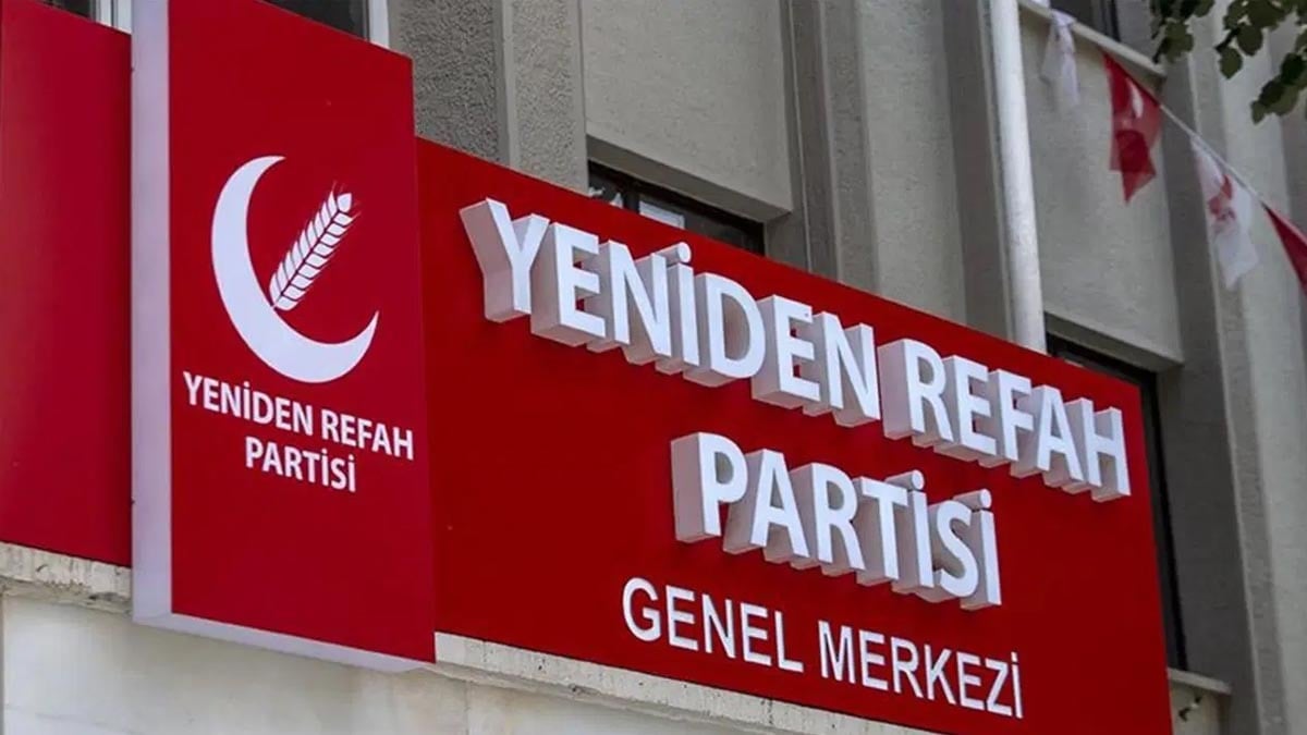 Yeniden Refah Parti'nde istifa depremi