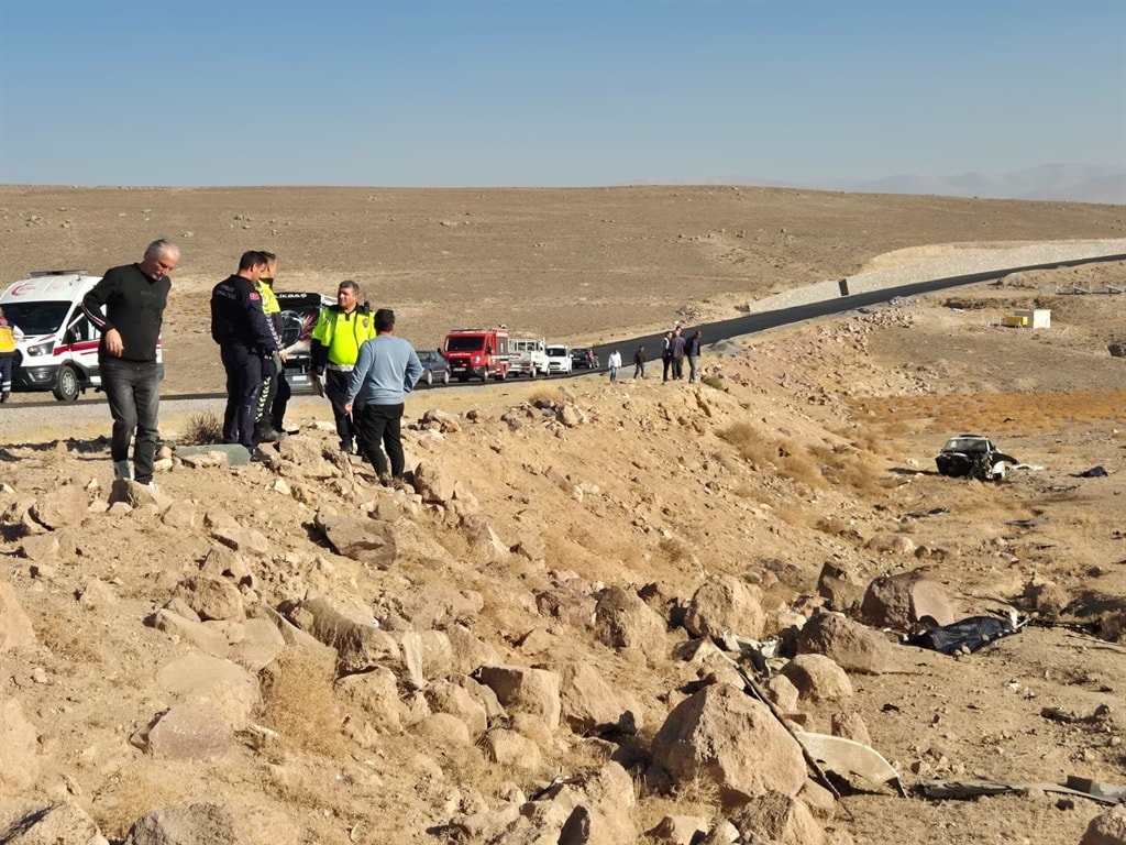 Niğde'de otomobil şarampole yuvarlandı: 2 ölü,1 yaralı