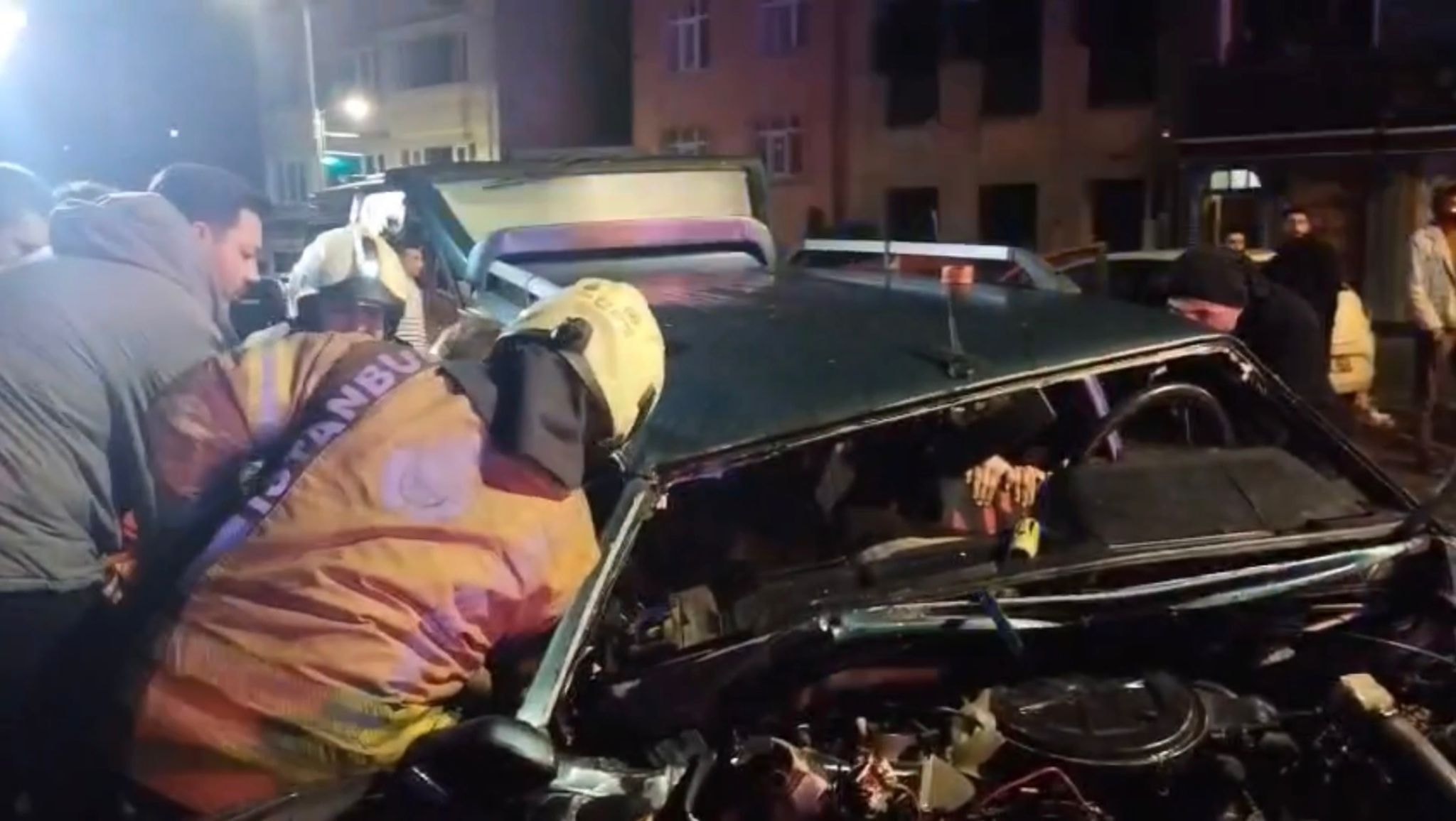 Hatalı sollamada 3 yaralı