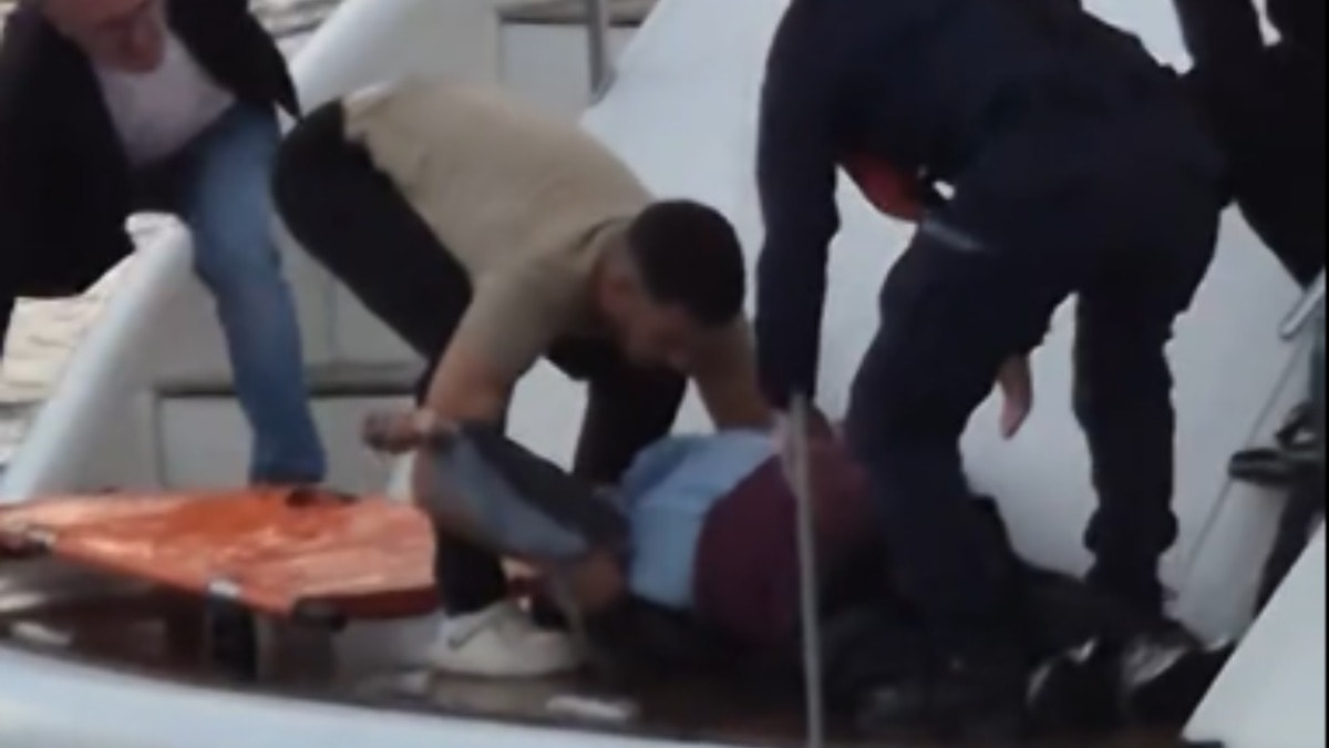 İstanbul Boğazı'nda denize düşen kadın son anda kurtarıldı! İşte o anlar...