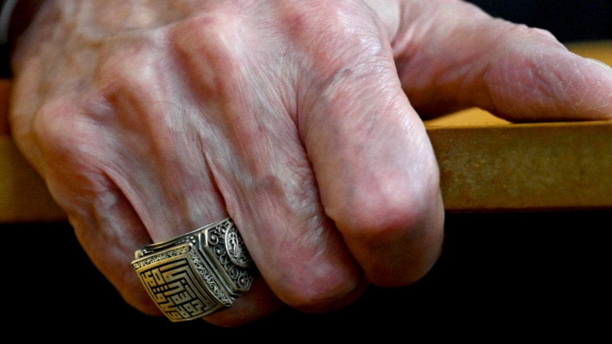 Bahçeli'nin taktığı rozet ve yüzükte dikkat çeken detay!