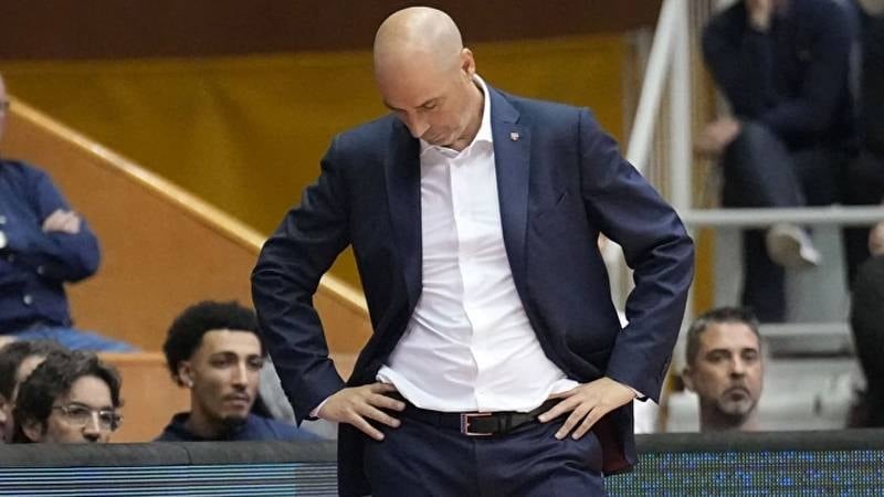 Barcelona'da başantrenör ile yollar ayrıldı