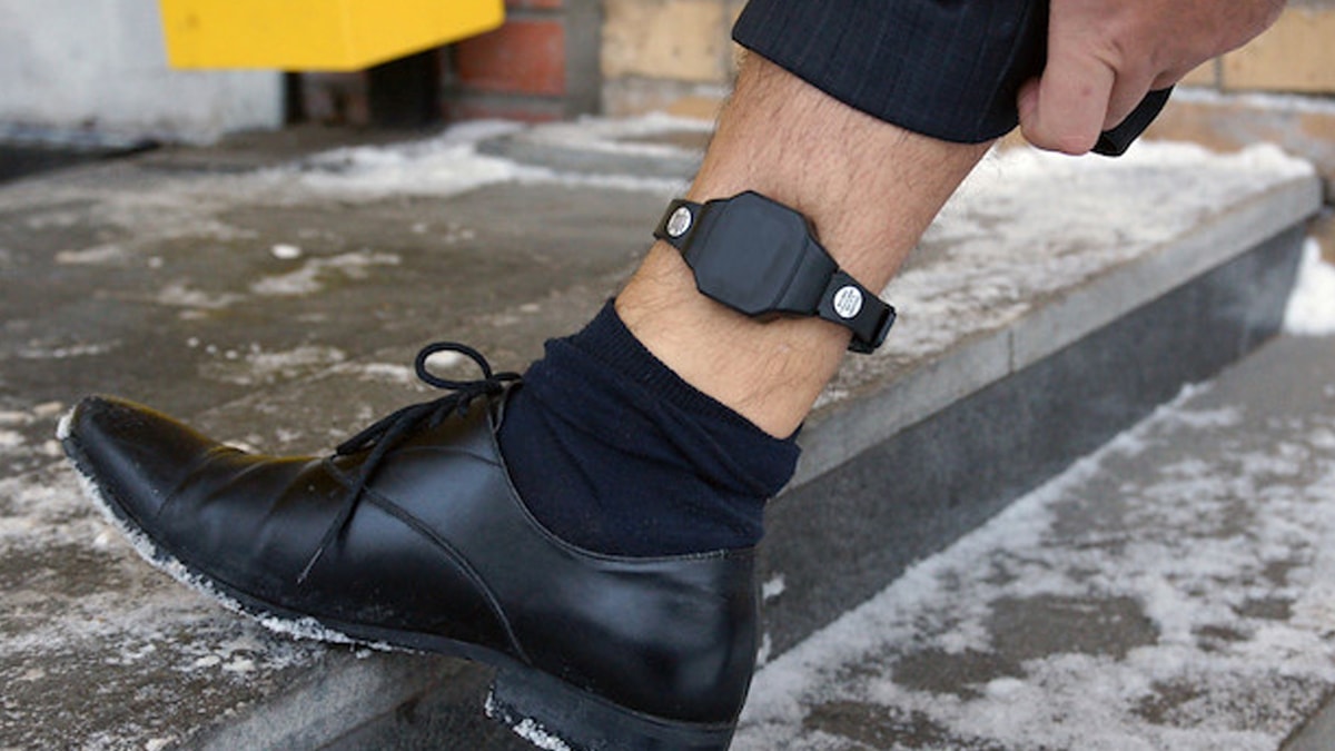 Merakına yenik düşen devlet başkanı apar topar tutuklandı