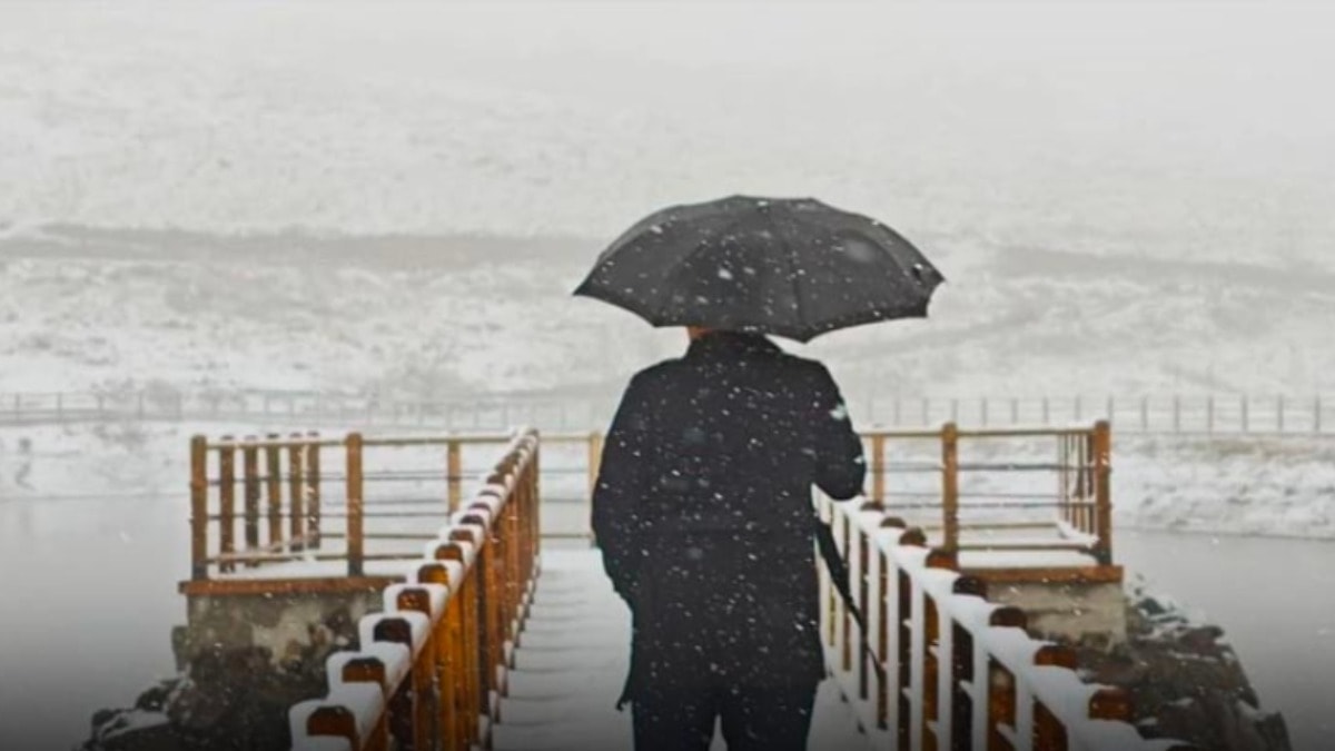 Beklenen yağış başladı!, o iller beyaza büründü! Yollar kapandı, çocuklar kar topu oynadı