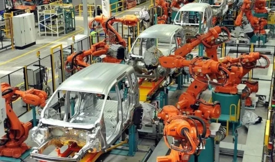 Otomotiv üretim hattı ve yarı iletken çipler