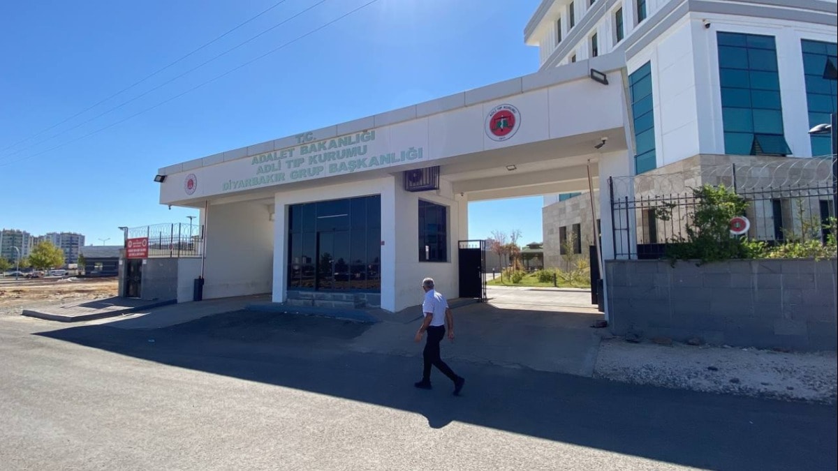 Diyarbakır’da inşaattan düşen işçi hayatını kaybetti