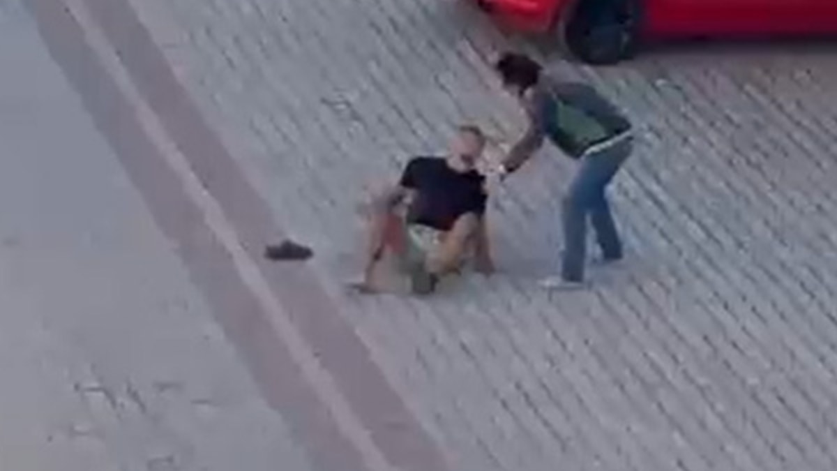 Annesinin sevgilisini 22 kez bıçakladı: Dehşet anı kamerada!