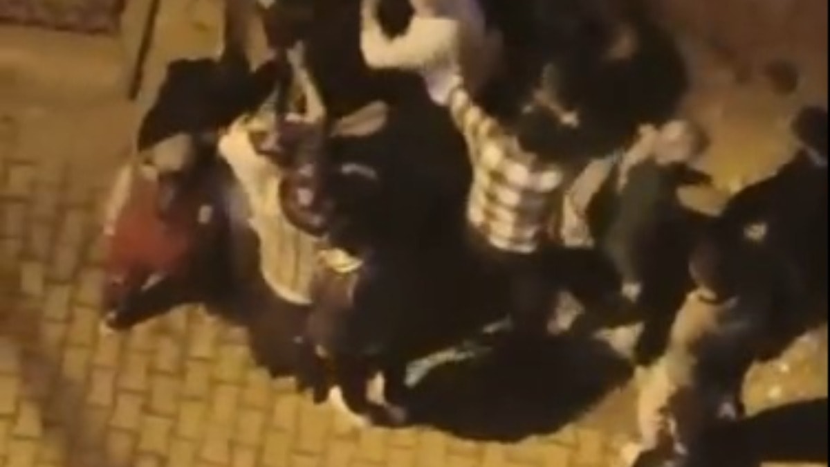 Arnavutköy'de komşuların gürültü kavgası; sopayla saldırdılar