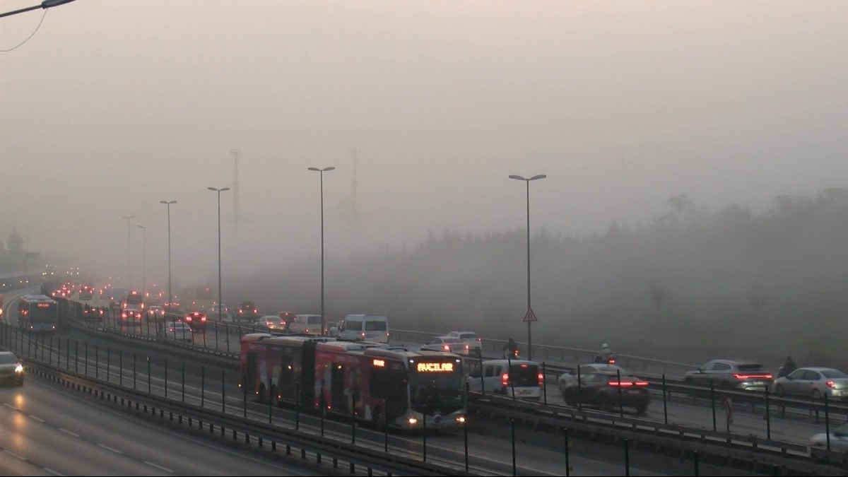 İstanbul'un üstünü sis kapladı