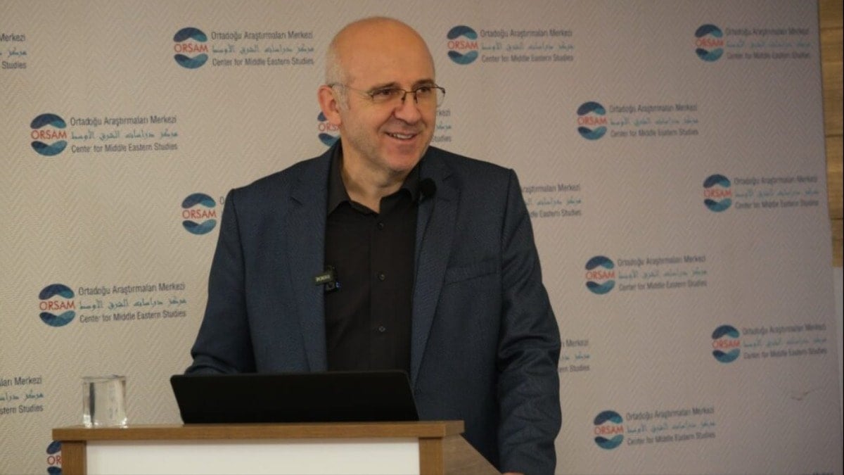 Profesörün skandal 10 Kasım paylaşımı: Tepki yağınca tweetini sildi