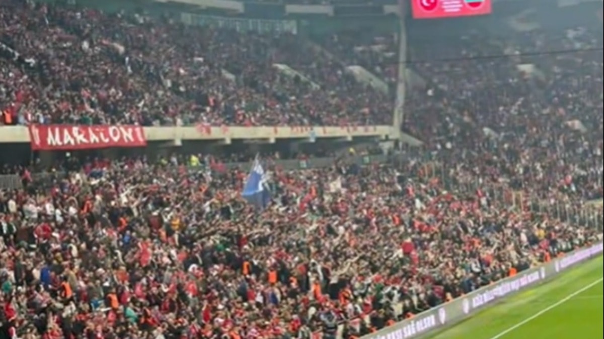 Bir Milli maçta daha 'Öcalan' protestosu!