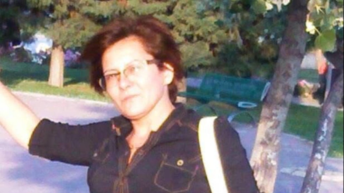 İzmir'de yangın faciası: Hayvansever kadın ve 30 kedisi hayatını kaybetti