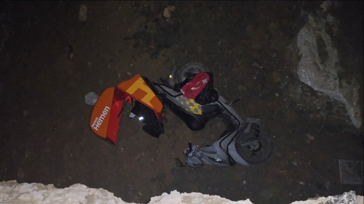 İstanbul'da çukura düşen motosikletli yaralandı