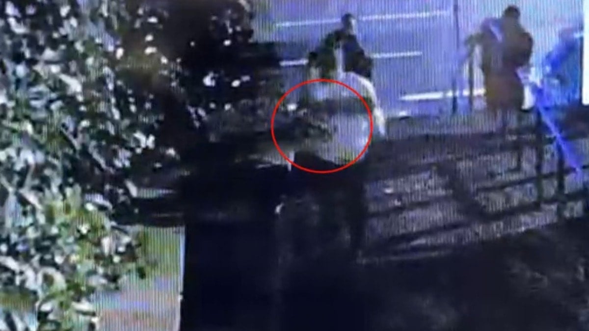 Beyoğlu’nda panik: Havaya ateş etti, silahı çalılıklarda bulundu