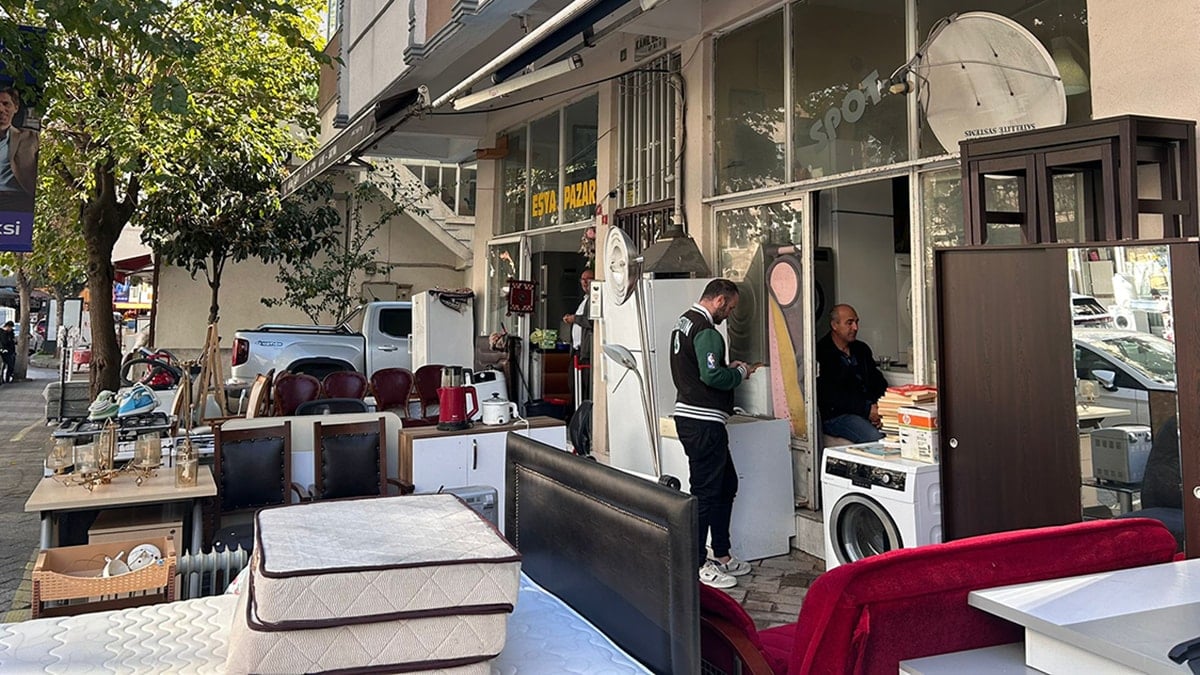 Ev eşyaları yığınları