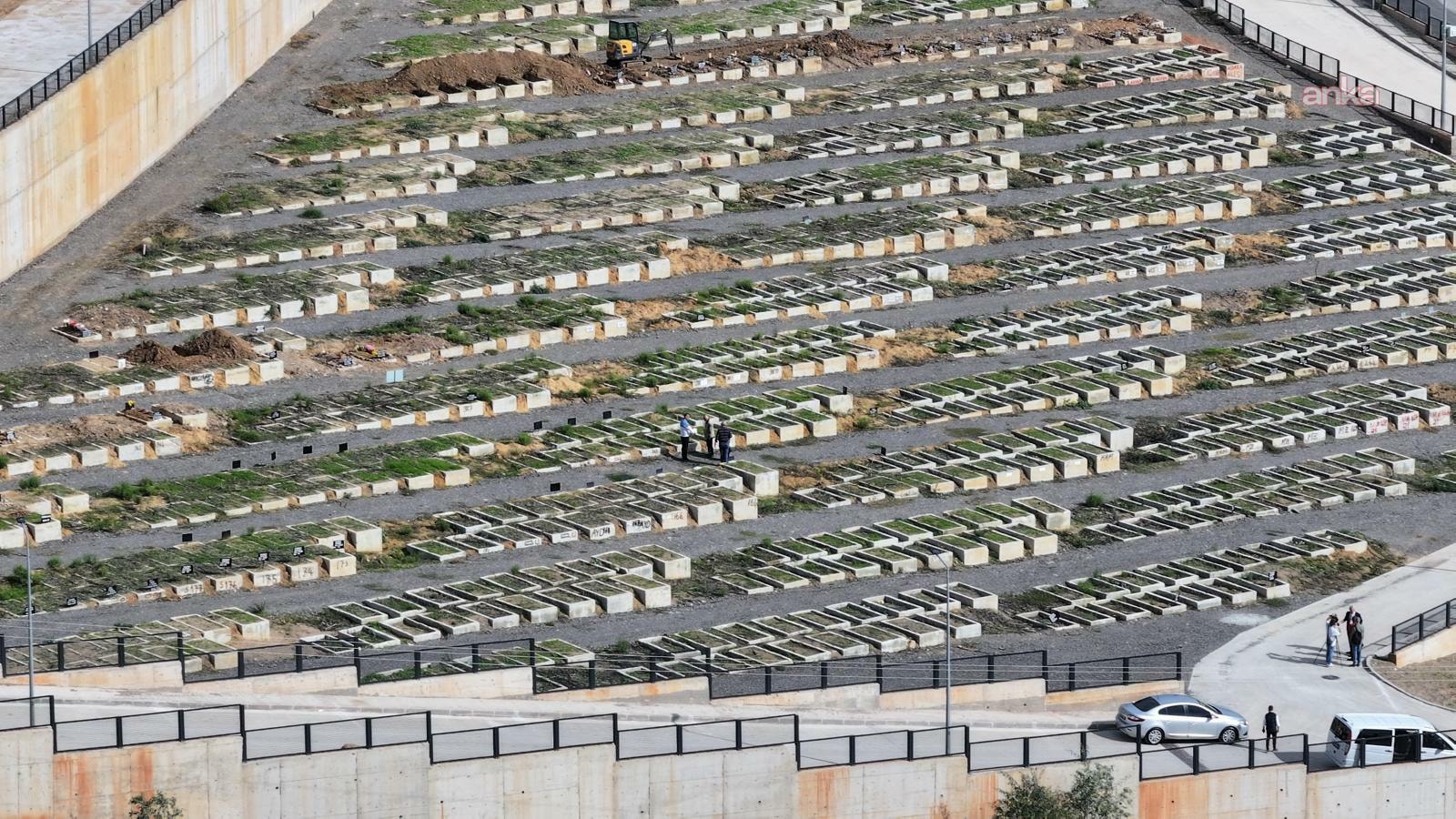 Cenazeleri gömecek yer kalmadı: İzmir'e çift katlı mezarlık yapılacak