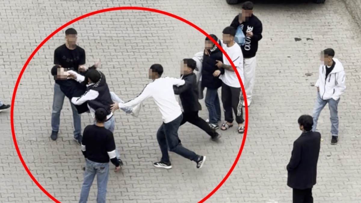 Siirt’te tekmeli ve yumruklu kavga kamerada: 3 yaralı