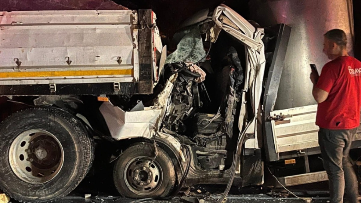 Süt toplama aracı TIR’a ok gibi saplandı: 1 ölü