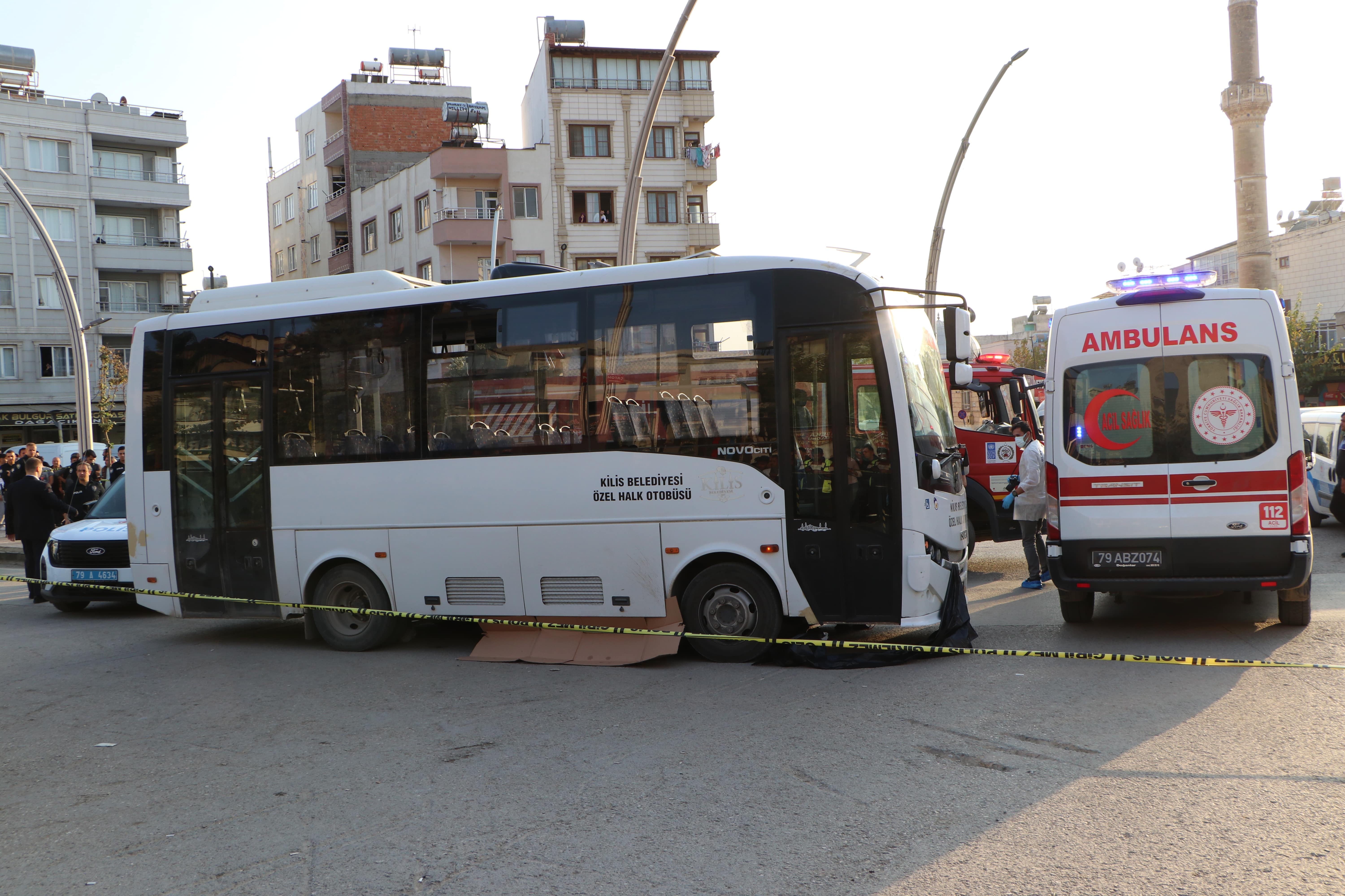 Otobüsün altında kalarak can verdi