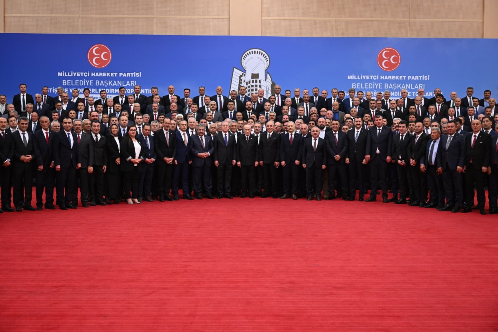 Bahçeli, MHPli belediye başkanlarıyla görüştü