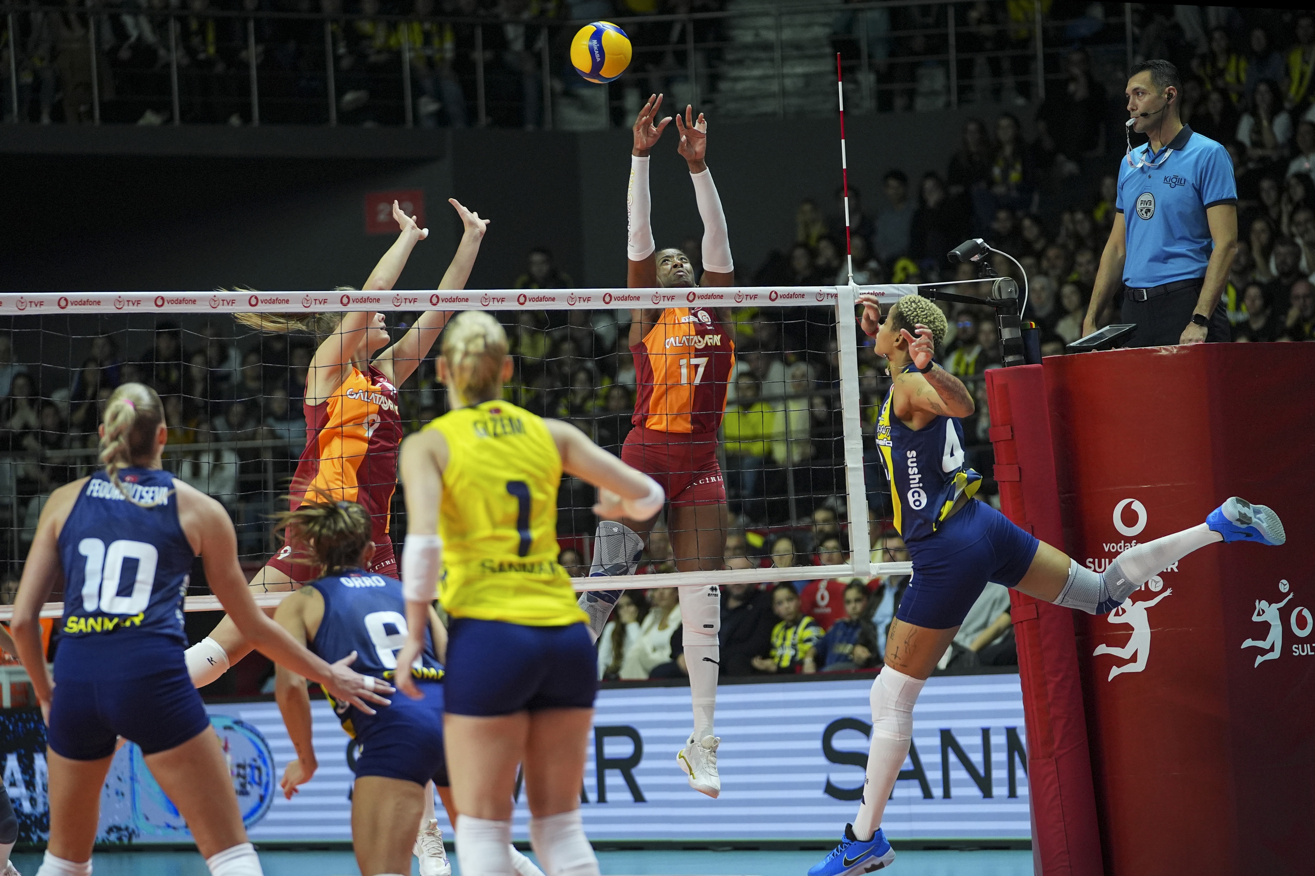 Derbiyi kazanan Fenerbahçe Medicana 6'da 6 yaptı