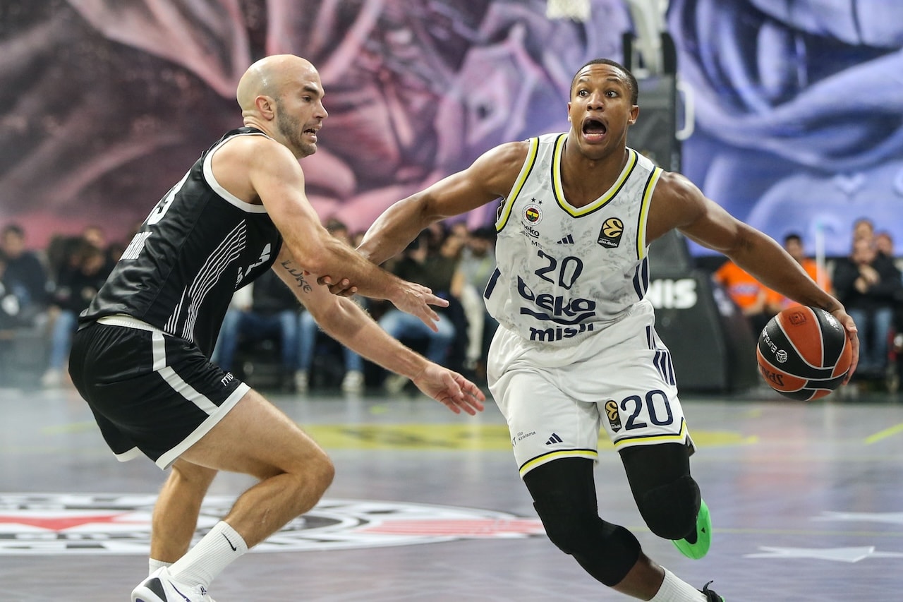 Fenerbahçe Partizan'ı Sırbistan'da devirdi