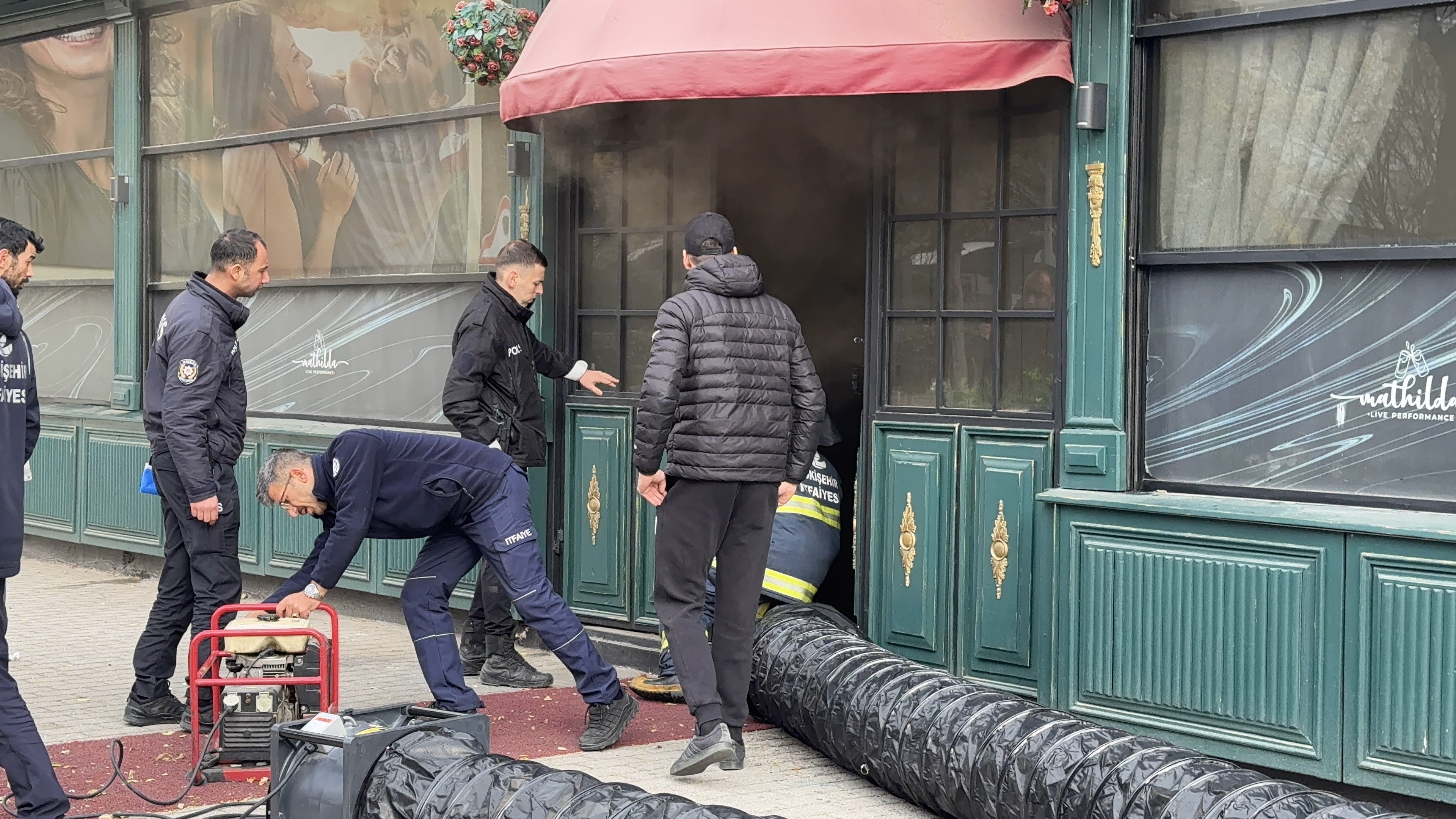 İşletme mutfağı alevlere teslim oldu