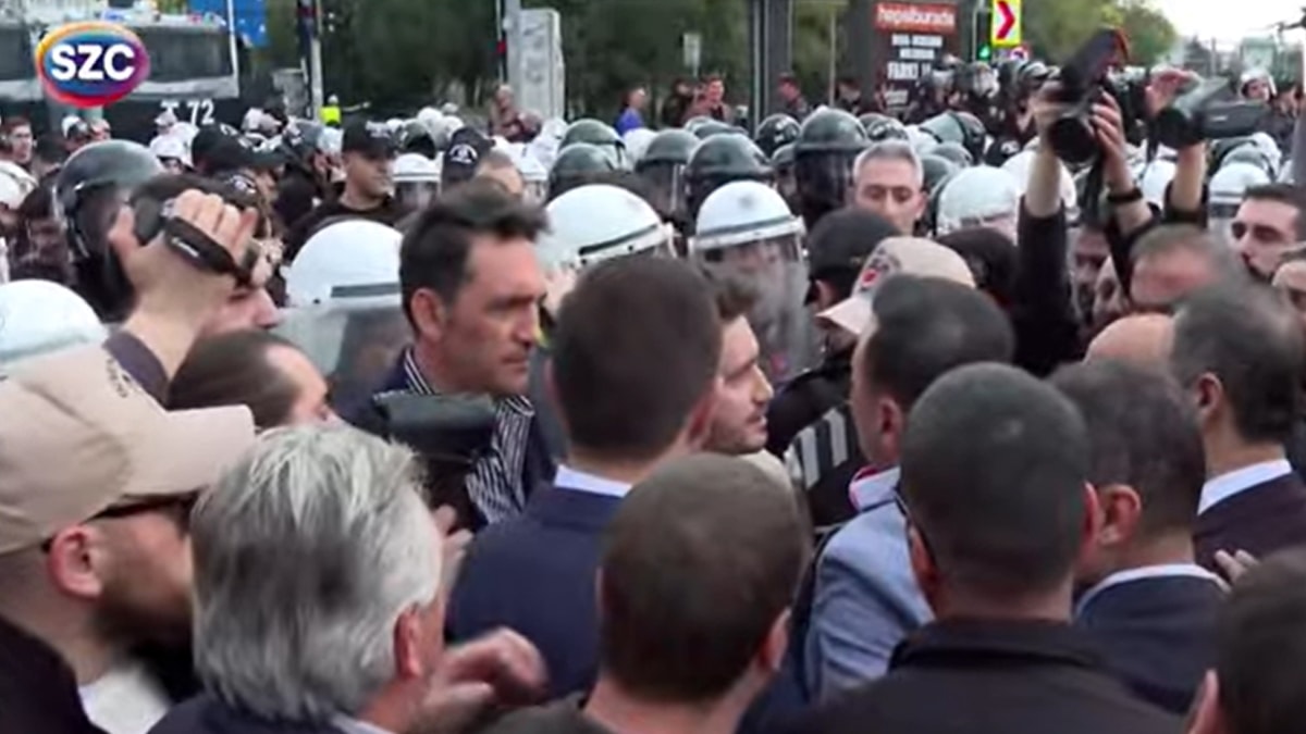 CHP'nin yürüyüşüne polis engeli