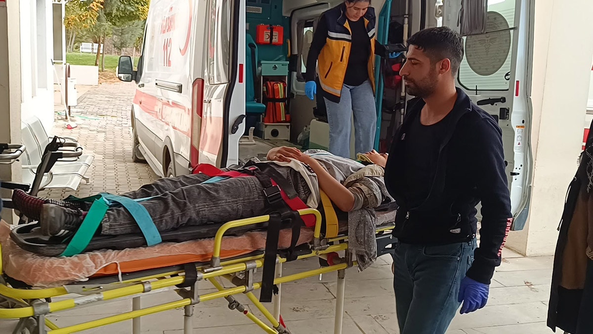 Adıyaman'da otomobil şarampole devrildi: 5 yaralı