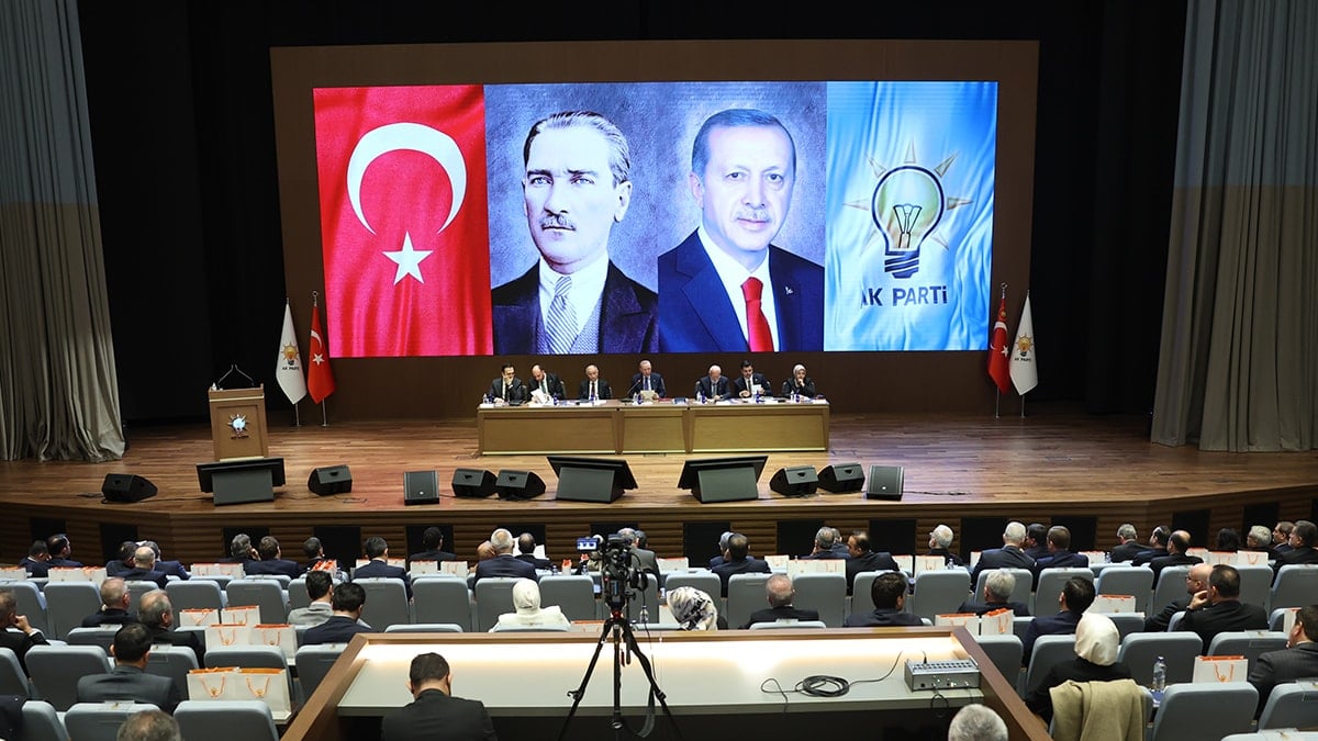 AKP'de MKYK toplandı