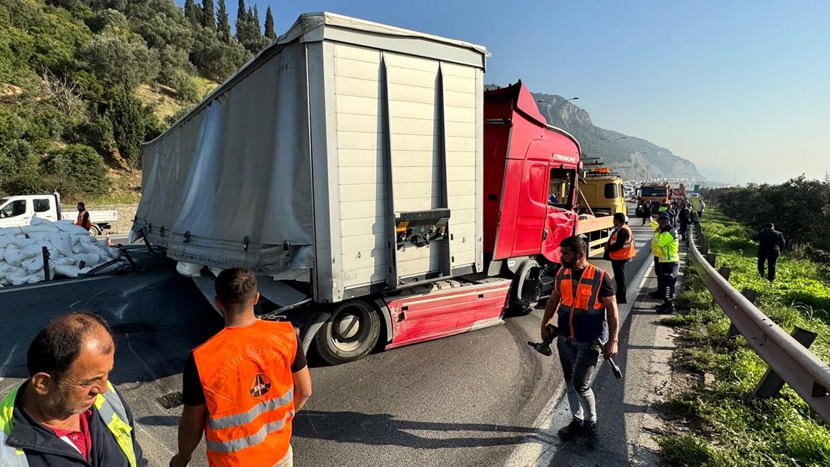 Anadolu Otoyolu’nda zincirleme kaza: Ankara yönü trafiğe kapandı