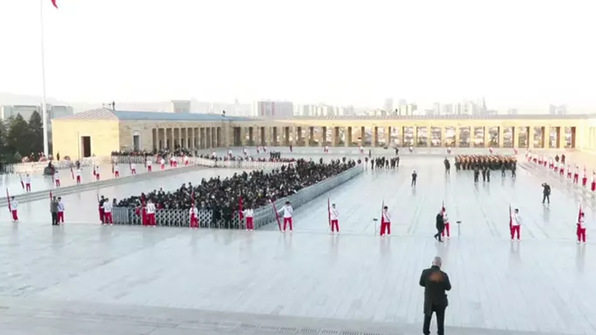 87 yıldır dinmeyen özlem: Vatandaşlar Atatürk'e koştu